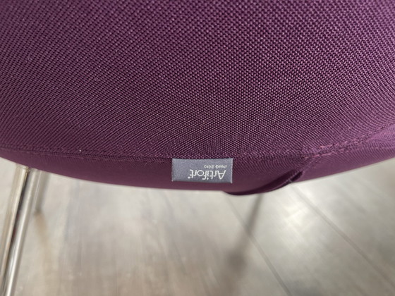 Image 1 of Artifort Pinq Lounge purple armchair