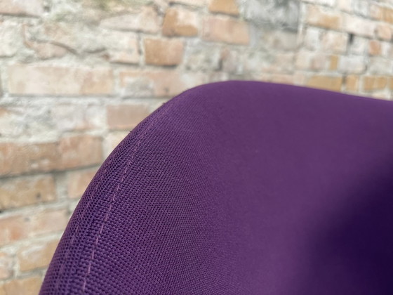 Image 1 of Artifort Pinq Lounge purple armchair