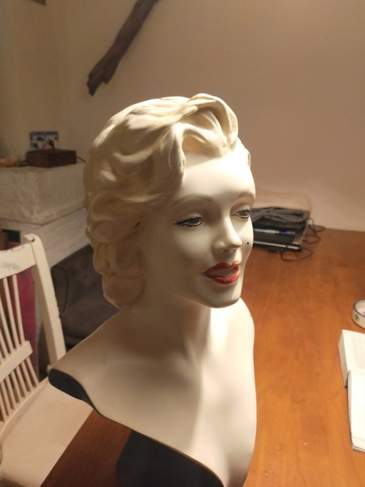 Marylin Monro Heavey Statue. Original!