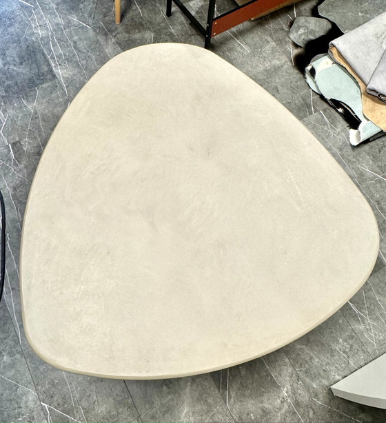 Image 1 of Table basse Mortex beige en forme organique