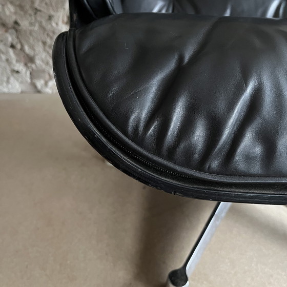 Image 1 of Chaise longue Eames