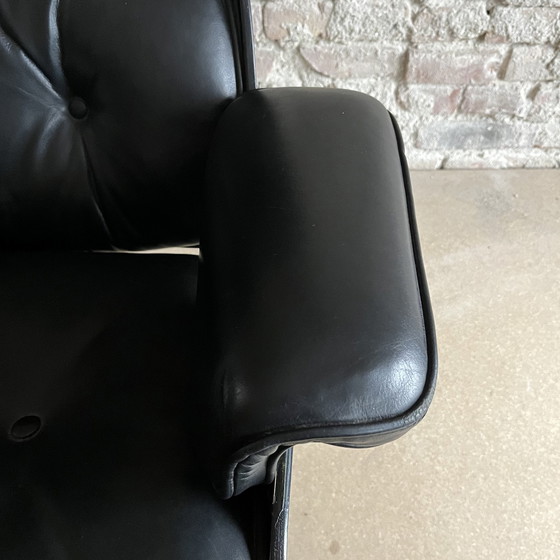 Image 1 of Chaise longue Eames