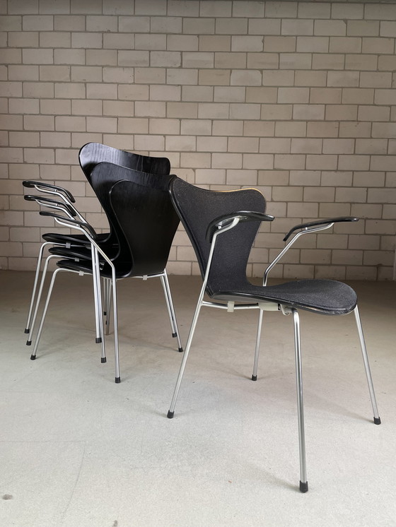 Image 1 of 4X Fritz Hansen Butterfly Chair