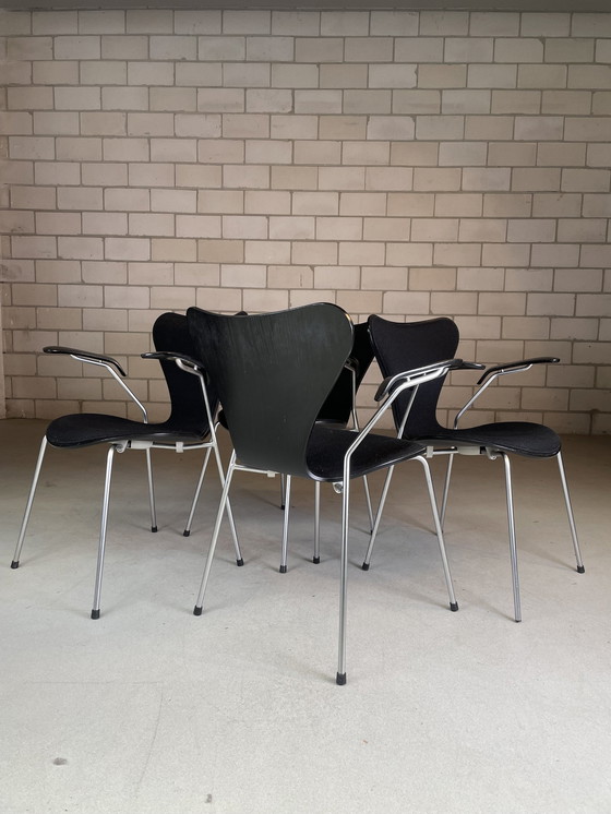 Image 1 of 4X Fritz Hansen Butterfly Chair