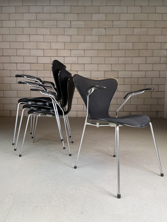 Image 1 of 4X Fritz Hansen Butterfly Chair