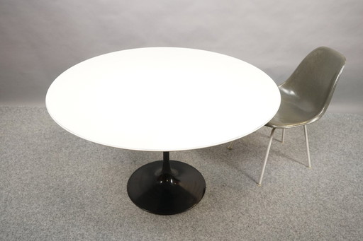 Knoll Eero Saarinen eettafel