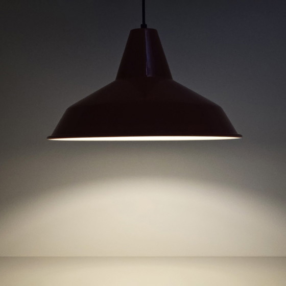 Image 1 of Lampada a sospensione vintage in metallo arancione industriale da officina, anni '70.