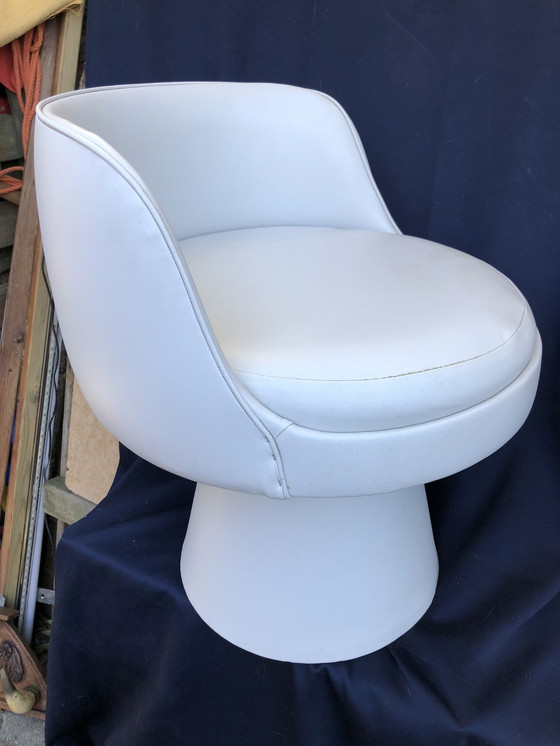 Image 1 of Poltrona vintage per toletta bianca