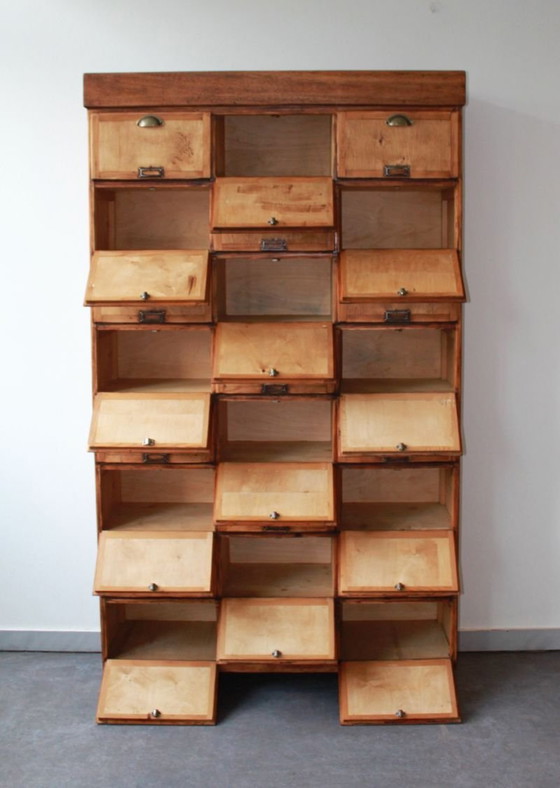 Image 1 of Gabinete de notario, años 30. 