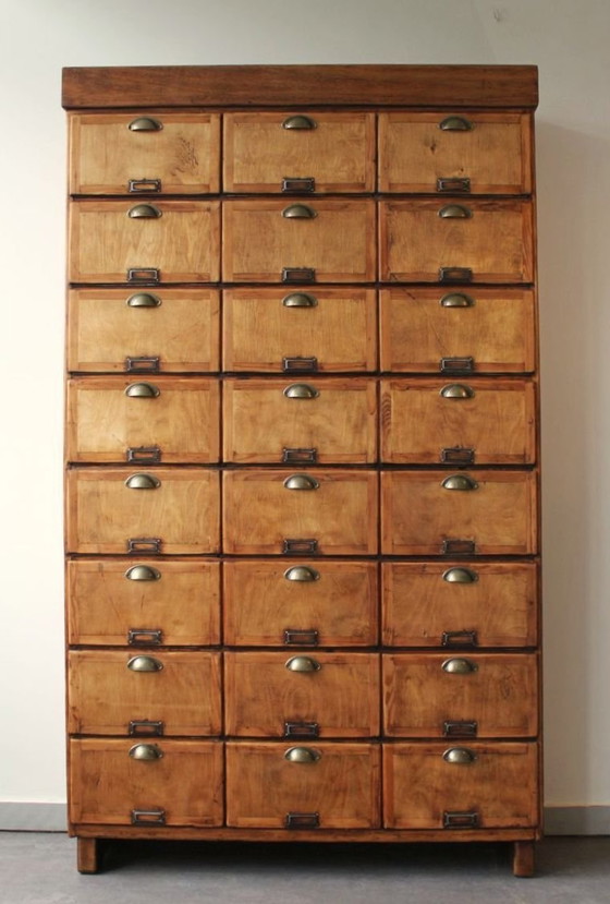 Image 1 of Gabinete de notario, años 30. 