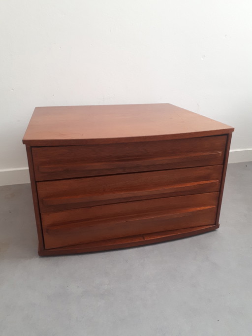 Commode vintage, table de chevet flottante