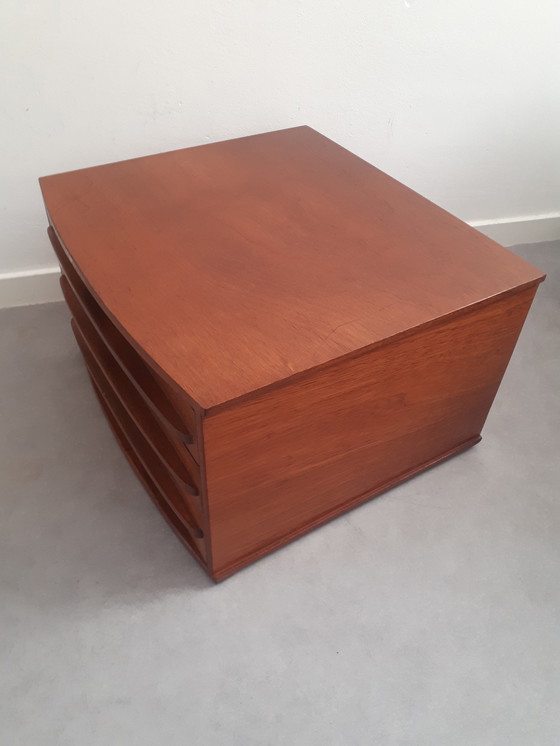 Image 1 of Commode vintage, table de chevet flottante