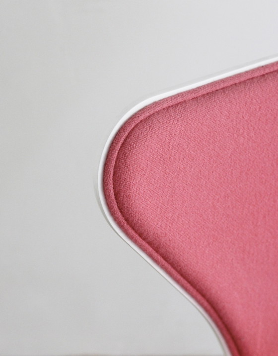 Image 1 of Fritz Hansen Series 7 Butterfly Chair