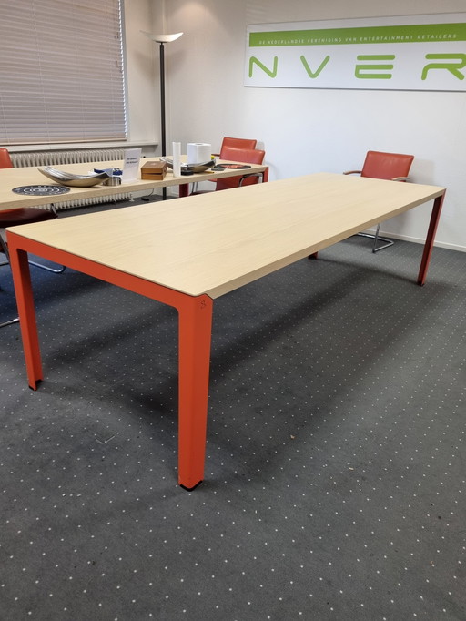 2x Leolux conference table