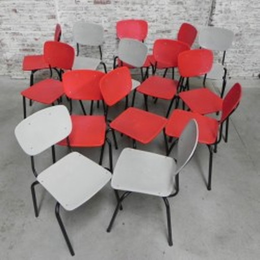 Chaise vintage en rouge ou gris