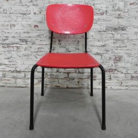 Image 1 of Chaise vintage en rouge ou gris