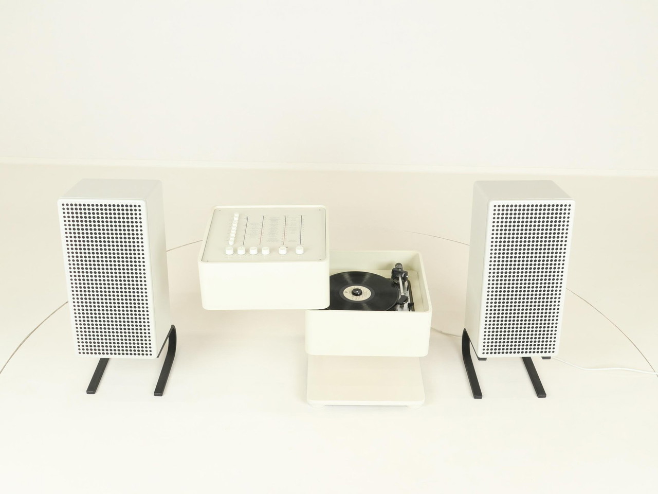 Wega 3300 Model Cube Stereo By Verner Panton With Speakers Wega 3300 Model Cube Stereo By Verner Panton With Speakers