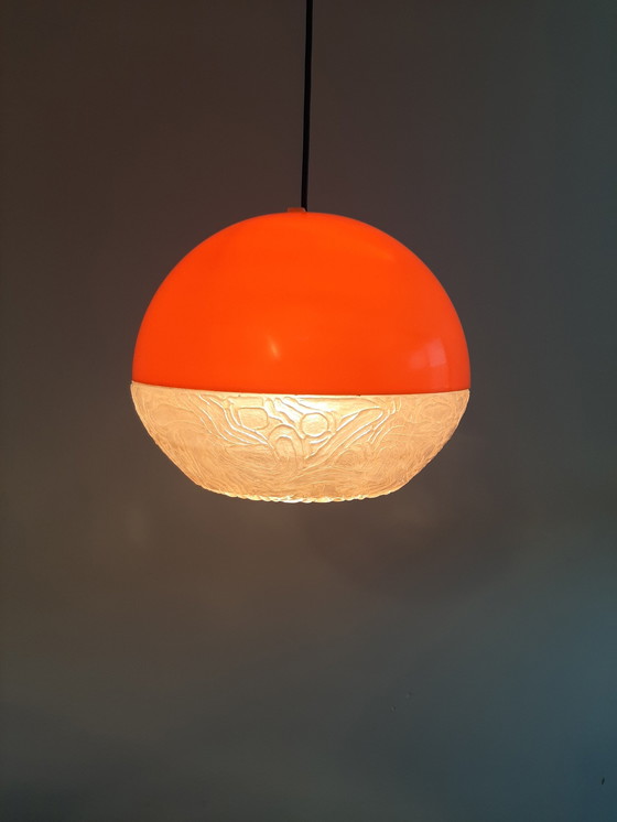Image 1 of Lampada a sospensione vintage anni '70, lampada a sospensione a globo arancione in plastica 