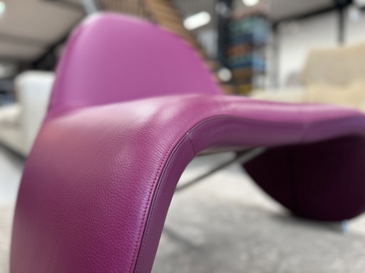 Leolux Sella armchair purple leather