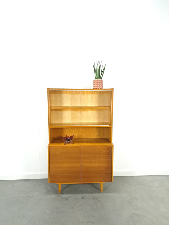 Image 1 of Veneer display cabinet with shelves