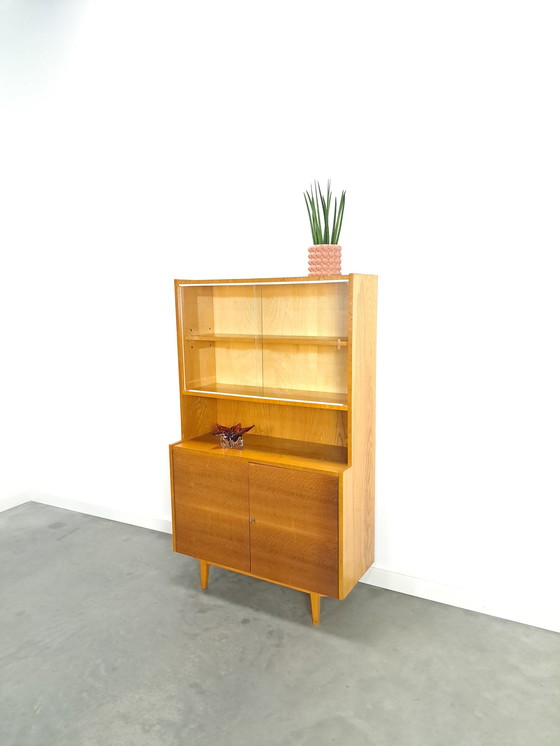 Image 1 of Veneer display cabinet with shelves