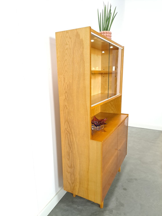 Image 1 of Veneer display cabinet with shelves