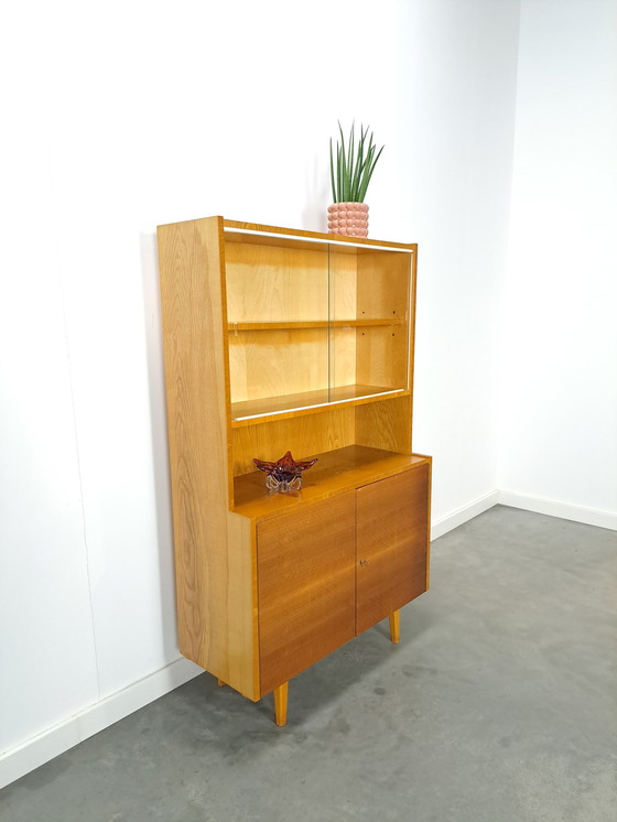 Image 1 of Veneer display cabinet with shelves