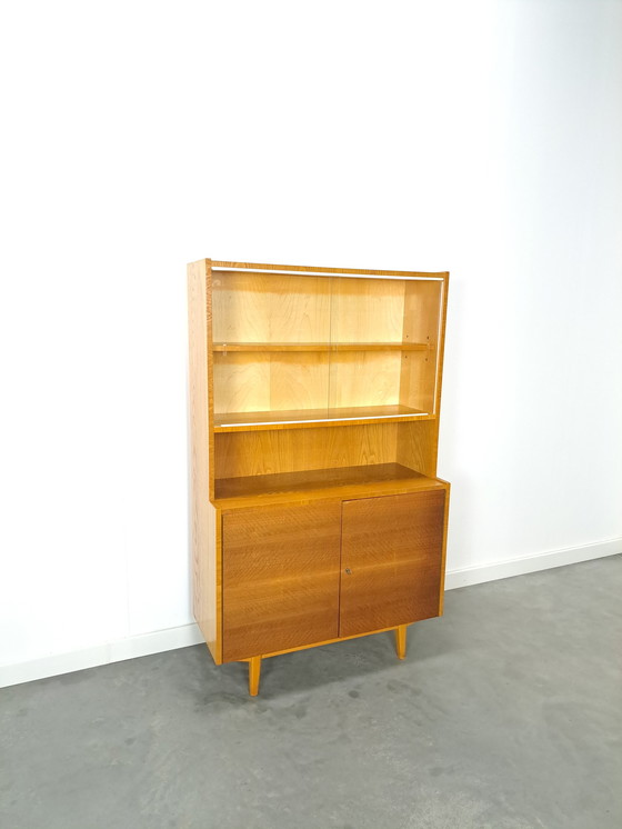 Image 1 of Veneer display cabinet with shelves