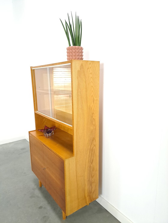 Image 1 of Veneer display cabinet with shelves