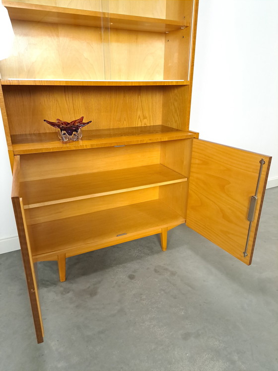 Image 1 of Veneer display cabinet with shelves