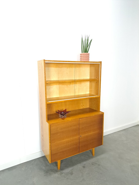 Image 1 of Veneer display cabinet with shelves