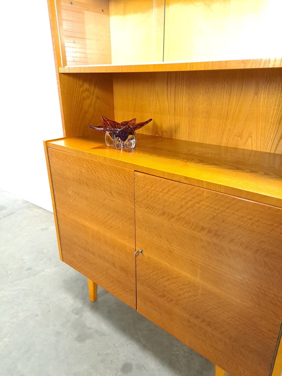 Image 1 of Veneer display cabinet with shelves