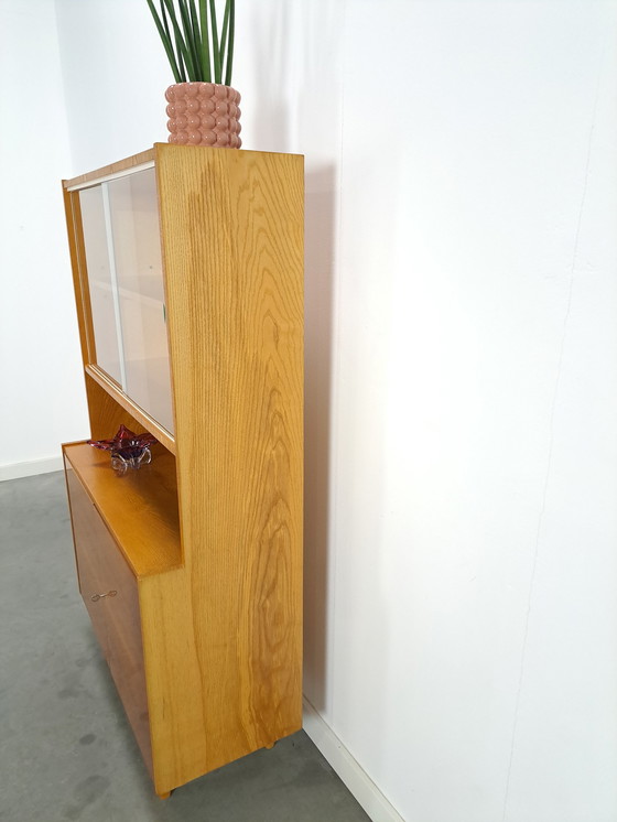 Image 1 of Veneer display cabinet with shelves