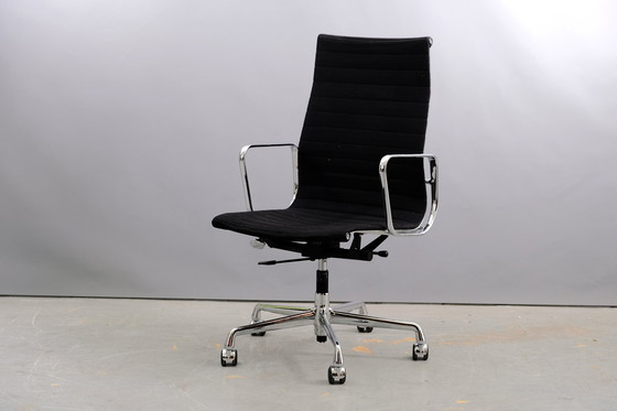 Image 1 of Mid Century Aluminium EA-119 - Chaise pivotante de Charles & Ray Eames pour Vitra