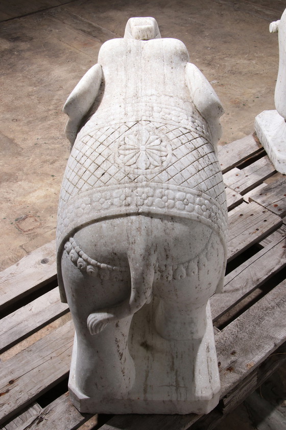 Image 1 of 2 grandes statues d'éléphant en marbre faites à la main