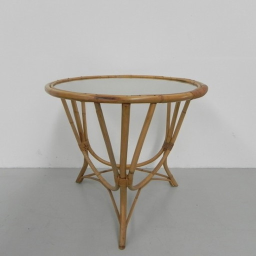 Table basse en rotin et bambou, plateau en verre rond - années 1950