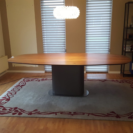 Image 1 of Leolux dining table