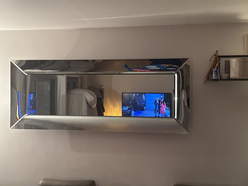 Miroir Created by the famous designer Philippe Starck, Caadre is a very large mirror 195 cm long.