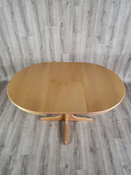 Image 1 of Extendable table