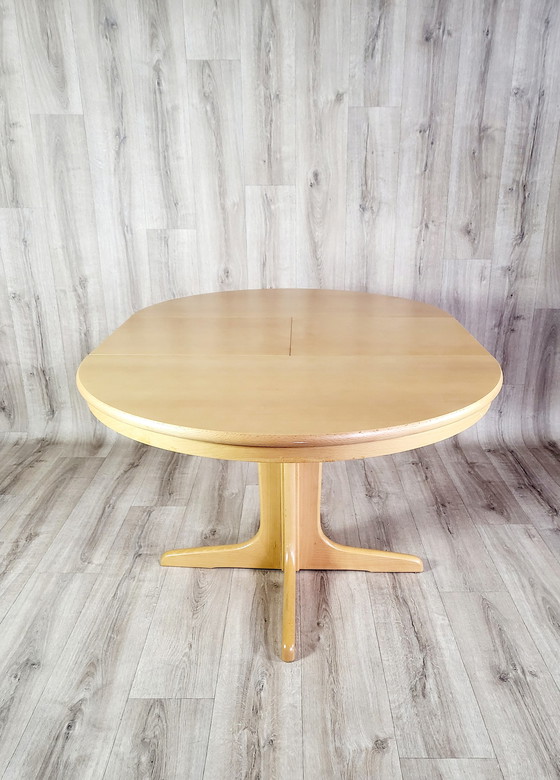 Image 1 of Extendable table