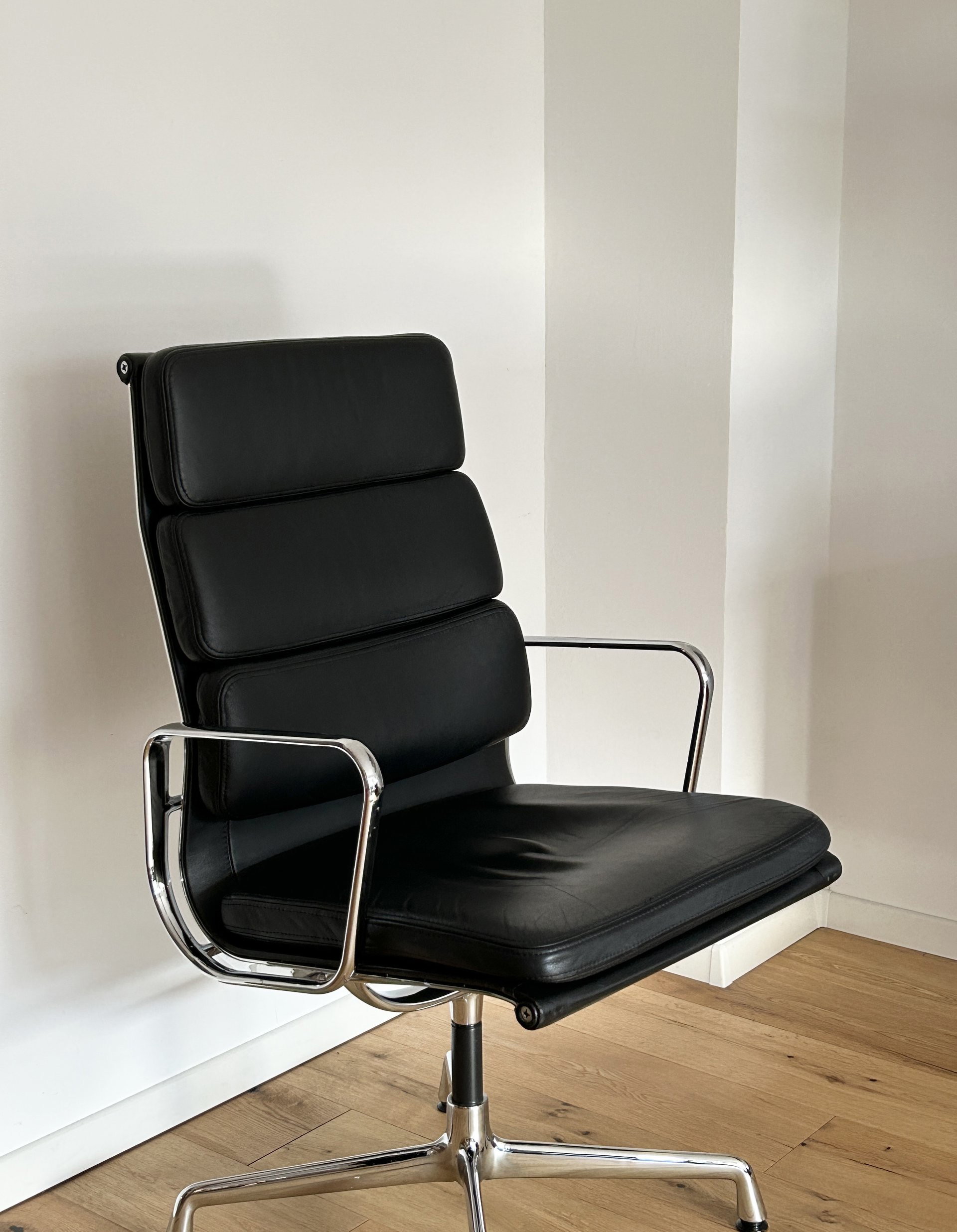 Vitra - Soft Pad Chair EA 219 office chair