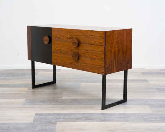 Image 1 of 70s Xs sideboard in rosewood, restored.