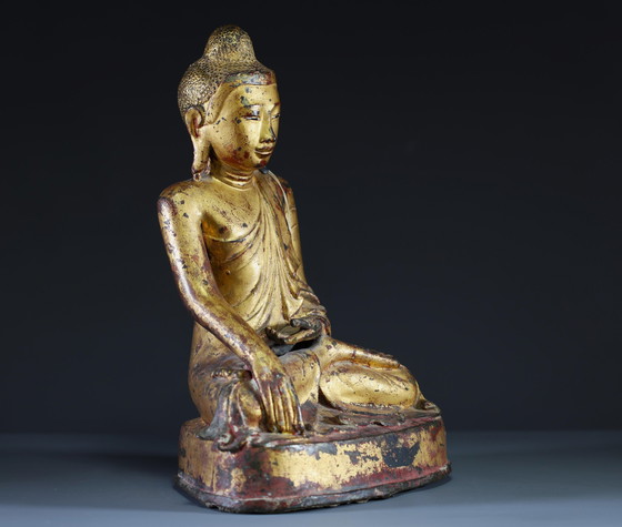 Image 1 of Buda antiguo de bronce dorado, Birmania - Myanmar - Shakyamuni, región de Mandalay, siglo XIX