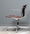 Chaise de réunion Vitra Eames EA108