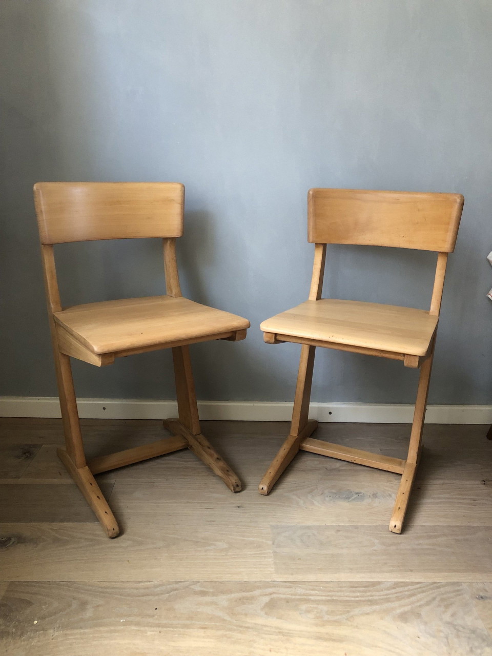 2 sedie scolastiche in legno massello