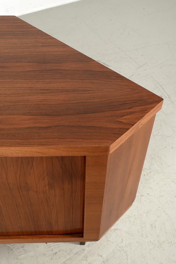 Image 1 of Mobile angolare vintage impiallacciato in noce