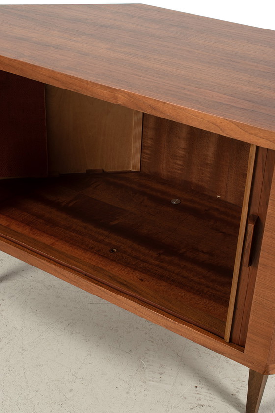 Image 1 of Meuble d'angle vintage en placage de noyer