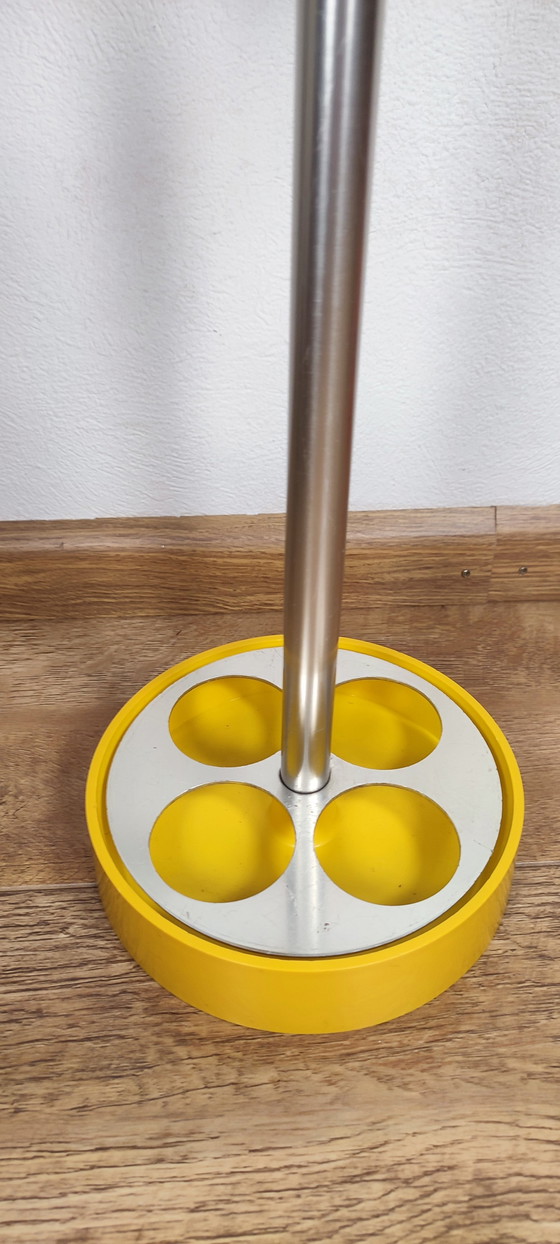 Image 1 of Portaombrelli vintage in plastica gialla dal design spaziale