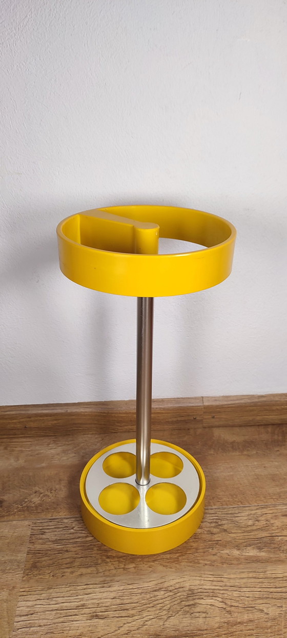 Image 1 of Portaombrelli vintage in plastica gialla dal design spaziale