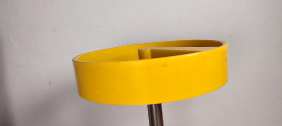 Image 1 of Portaombrelli vintage in plastica gialla dal design spaziale